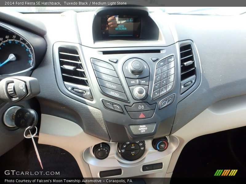 Tuxedo Black / Medium Light Stone 2014 Ford Fiesta SE Hatchback