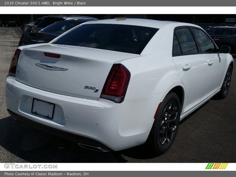 Bright White / Black 2016 Chrysler 300 S AWD