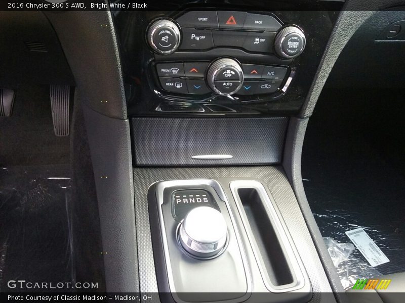 Bright White / Black 2016 Chrysler 300 S AWD