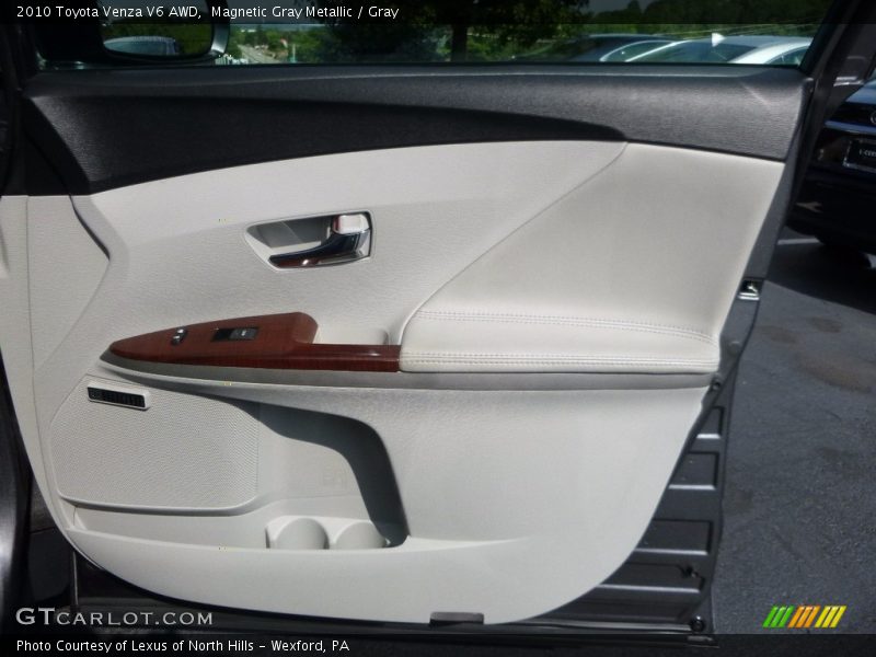 Magnetic Gray Metallic / Gray 2010 Toyota Venza V6 AWD