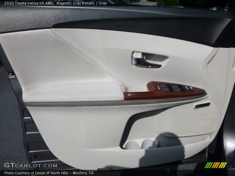 Magnetic Gray Metallic / Gray 2010 Toyota Venza V6 AWD