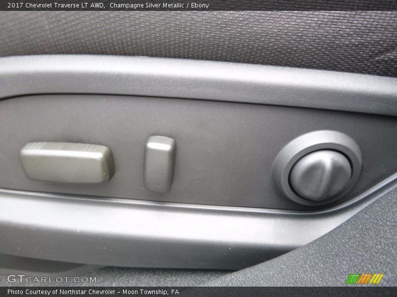 Champagne Silver Metallic / Ebony 2017 Chevrolet Traverse LT AWD