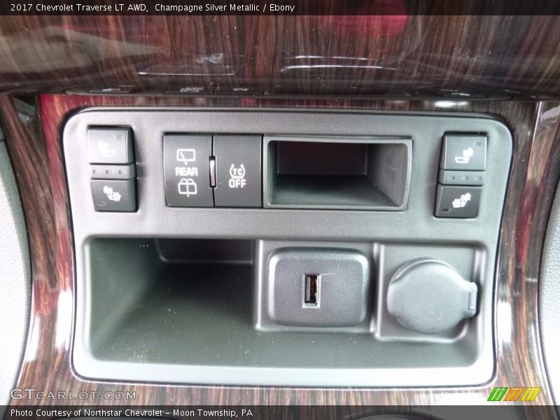 Champagne Silver Metallic / Ebony 2017 Chevrolet Traverse LT AWD