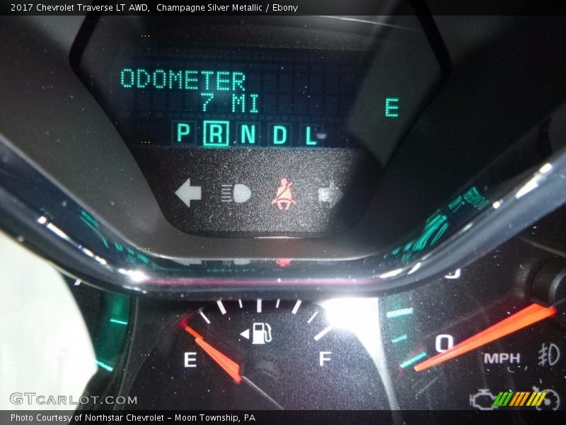 Champagne Silver Metallic / Ebony 2017 Chevrolet Traverse LT AWD