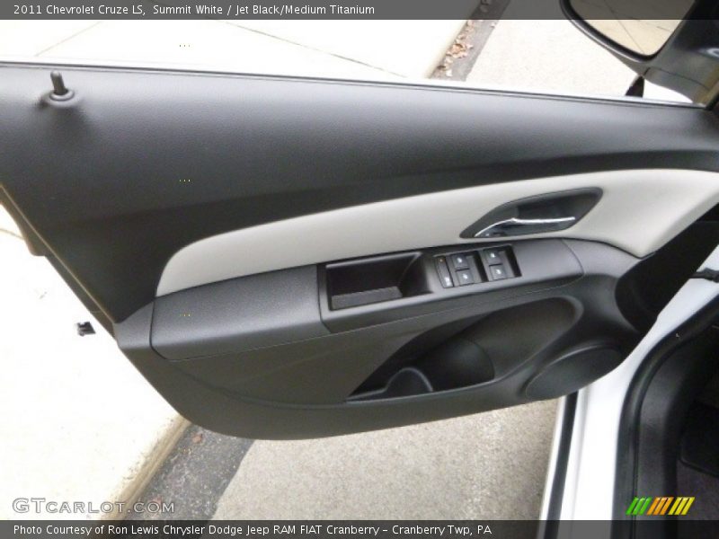 Summit White / Jet Black/Medium Titanium 2011 Chevrolet Cruze LS