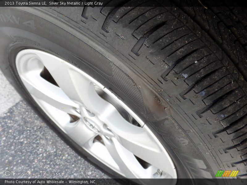 Silver Sky Metallic / Light Gray 2013 Toyota Sienna LE