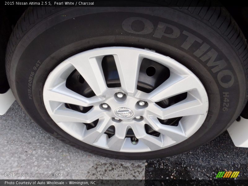 Pearl White / Charcoal 2015 Nissan Altima 2.5 S