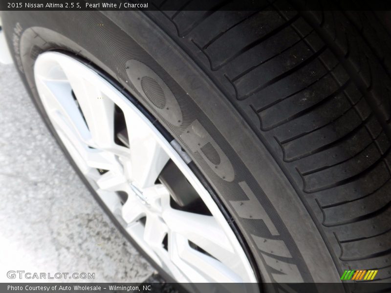 Pearl White / Charcoal 2015 Nissan Altima 2.5 S