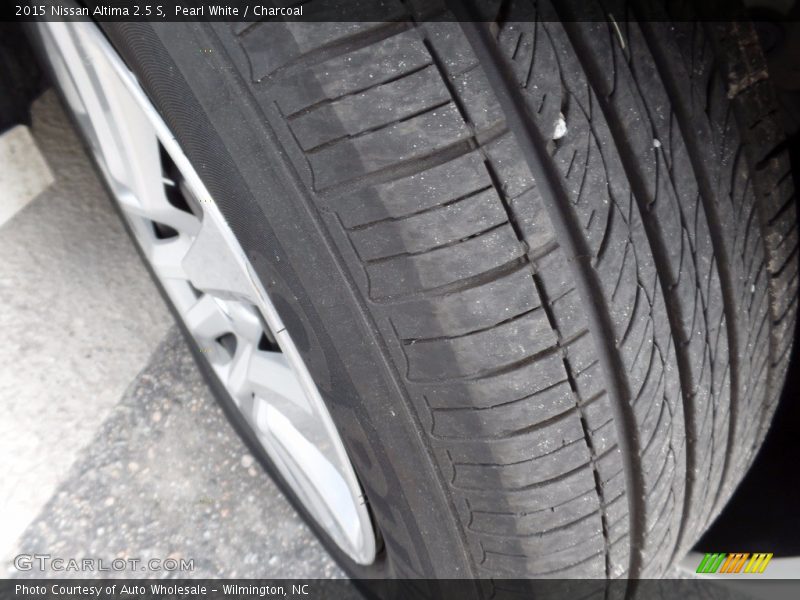 Pearl White / Charcoal 2015 Nissan Altima 2.5 S