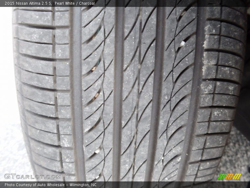 Pearl White / Charcoal 2015 Nissan Altima 2.5 S