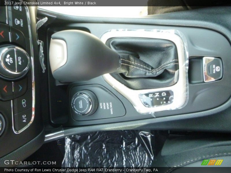 Bright White / Black 2017 Jeep Cherokee Limited 4x4