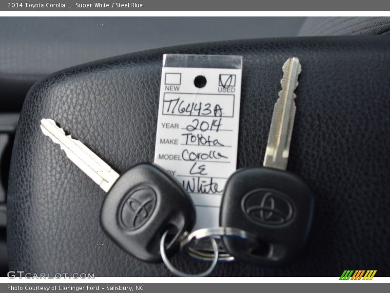 Super White / Steel Blue 2014 Toyota Corolla L