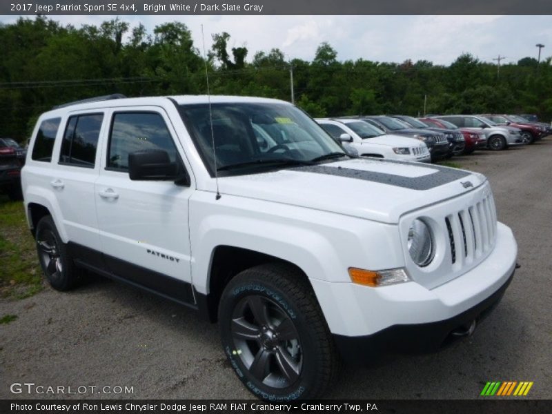 Front 3/4 View of 2017 Patriot Sport SE 4x4