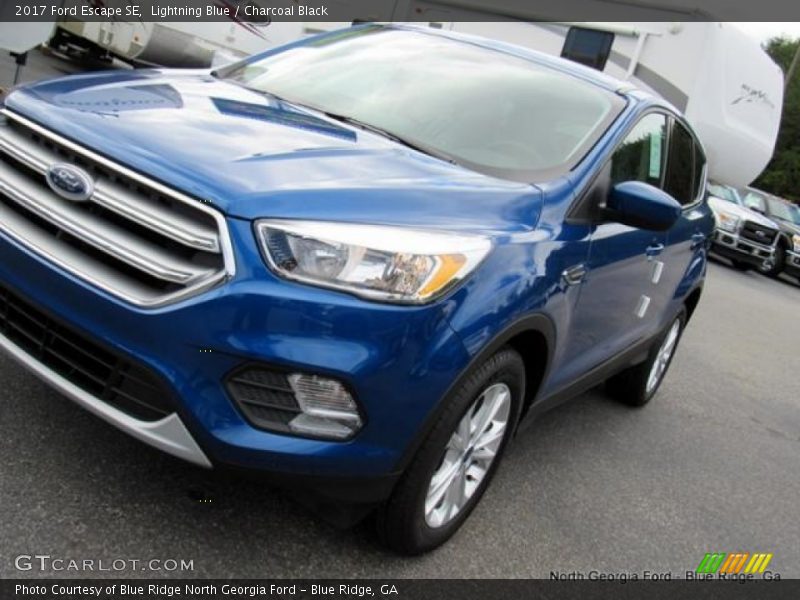 Lightning Blue / Charcoal Black 2017 Ford Escape SE