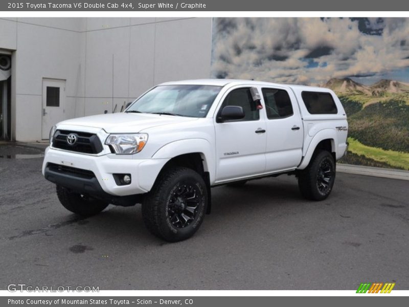 Front 3/4 View of 2015 Tacoma V6 Double Cab 4x4