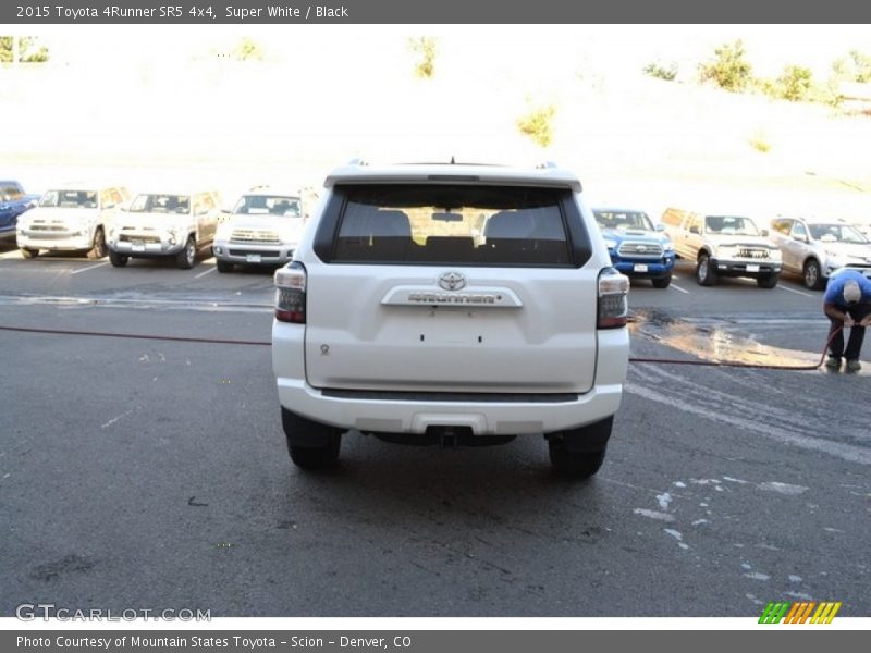 Super White / Black 2015 Toyota 4Runner SR5 4x4