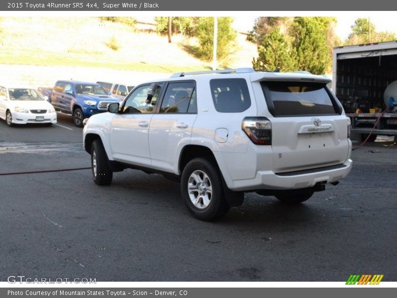 Super White / Black 2015 Toyota 4Runner SR5 4x4