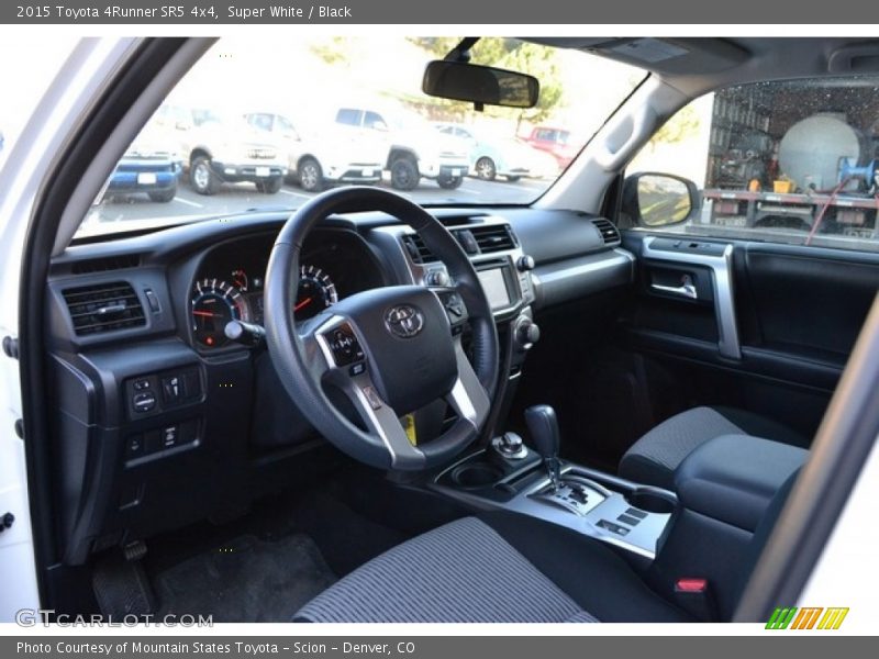 Super White / Black 2015 Toyota 4Runner SR5 4x4
