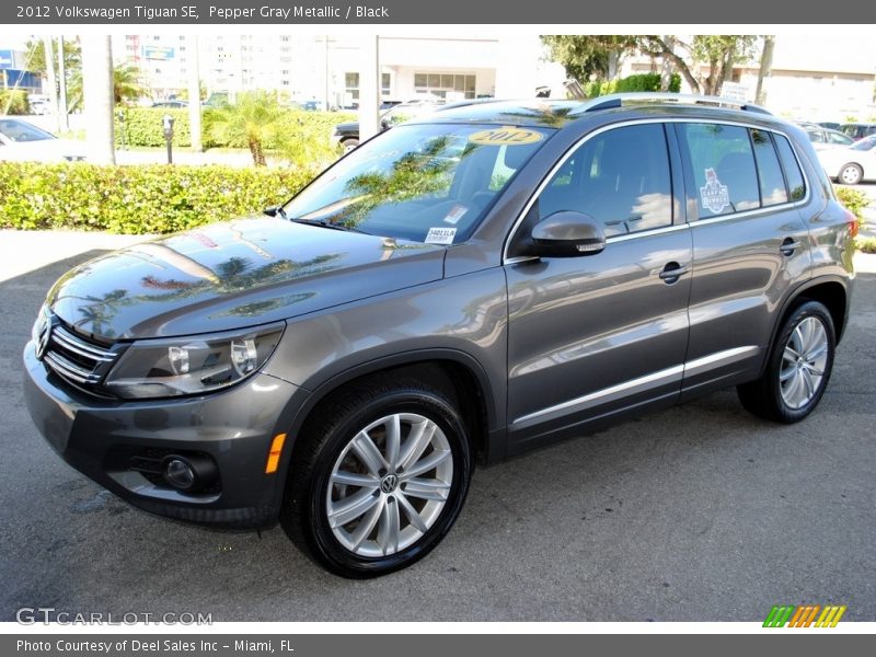 Pepper Gray Metallic / Black 2012 Volkswagen Tiguan SE