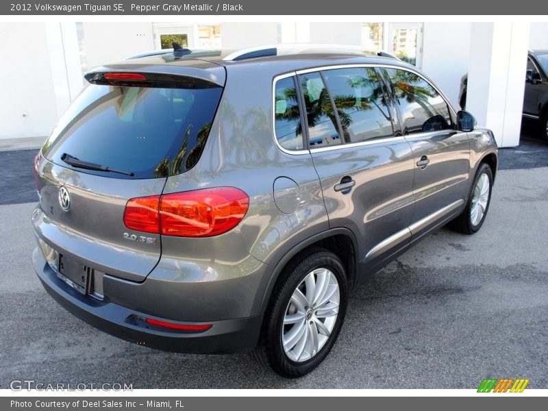 Pepper Gray Metallic / Black 2012 Volkswagen Tiguan SE