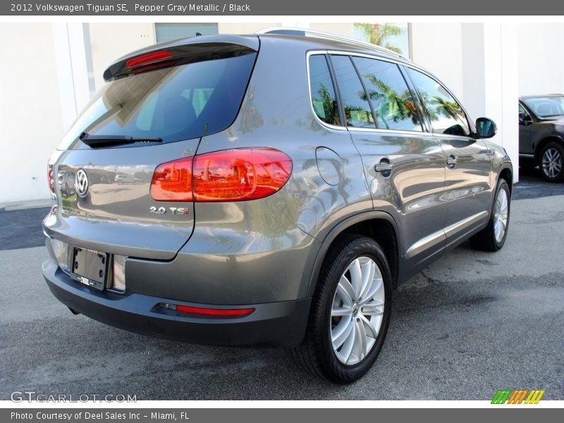 Pepper Gray Metallic / Black 2012 Volkswagen Tiguan SE