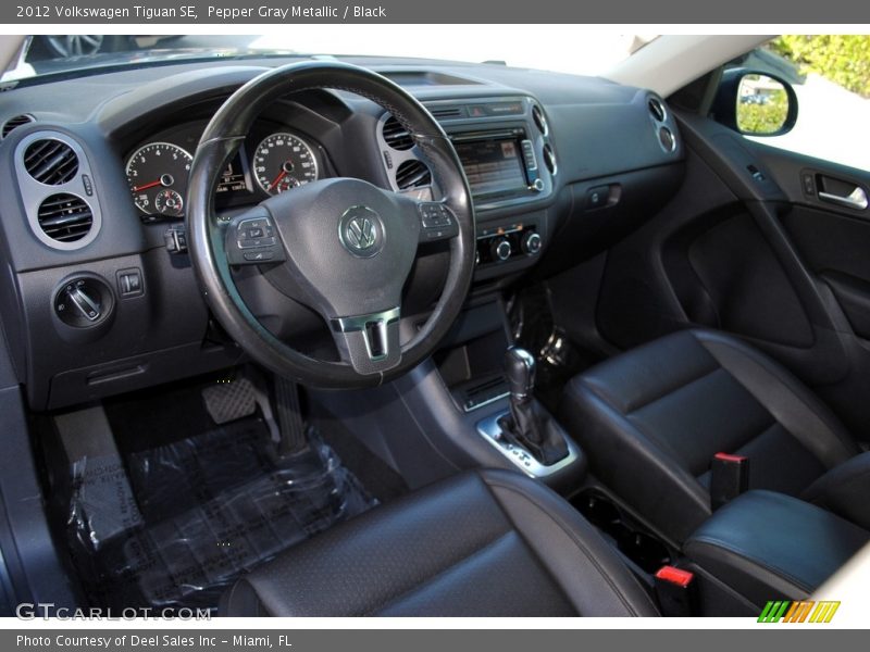 Pepper Gray Metallic / Black 2012 Volkswagen Tiguan SE