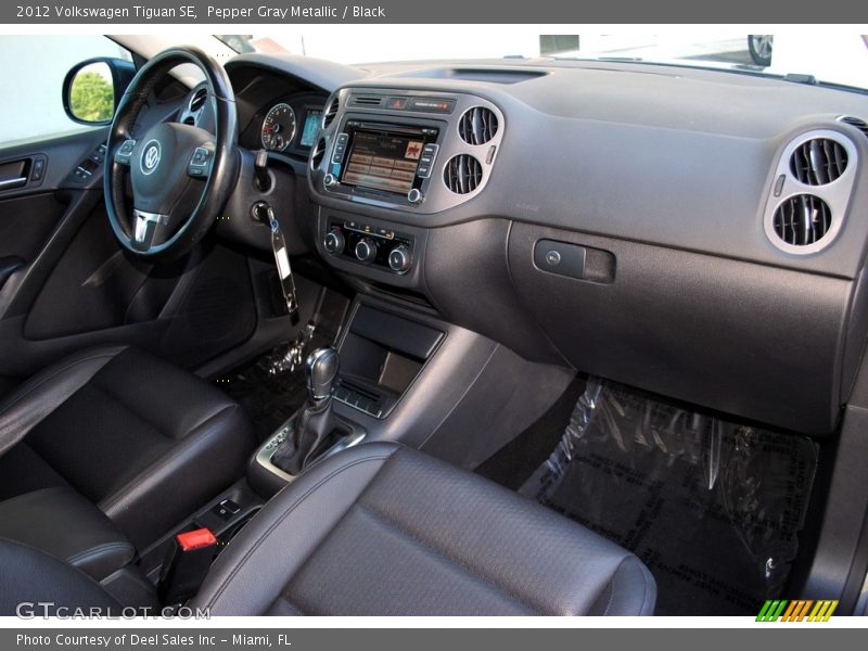 Pepper Gray Metallic / Black 2012 Volkswagen Tiguan SE