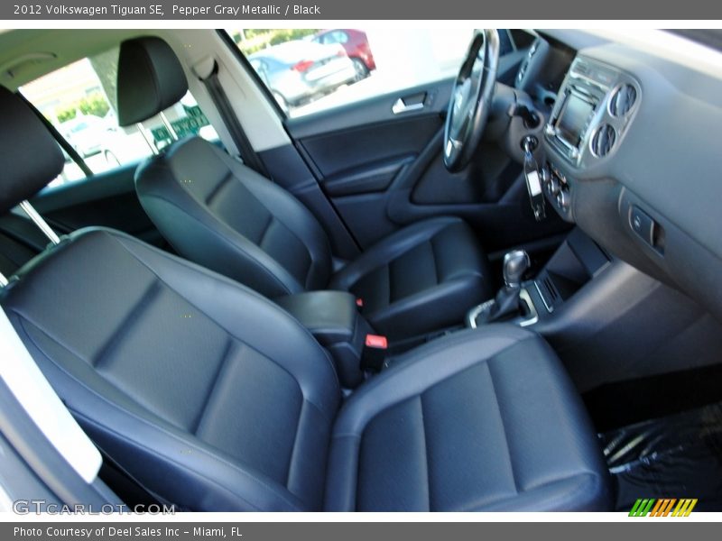 Pepper Gray Metallic / Black 2012 Volkswagen Tiguan SE