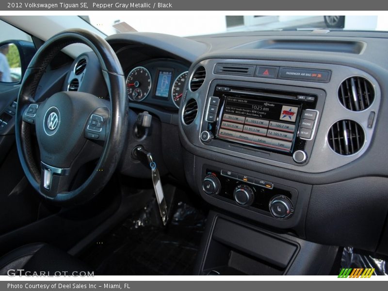Pepper Gray Metallic / Black 2012 Volkswagen Tiguan SE