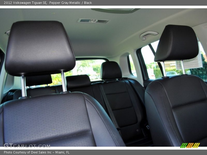Pepper Gray Metallic / Black 2012 Volkswagen Tiguan SE