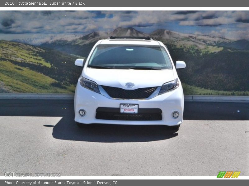 Super White / Black 2016 Toyota Sienna SE