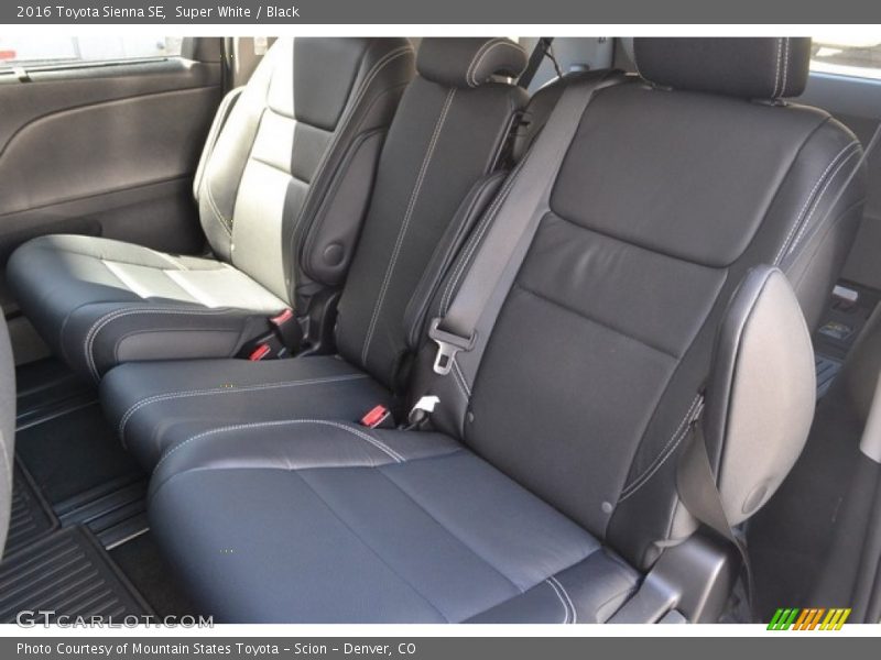 Super White / Black 2016 Toyota Sienna SE
