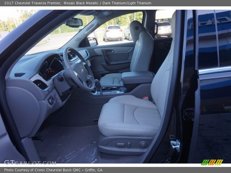 Mosaic Black Metallic / Dark Titanium/Light Titanium 2017 Chevrolet Traverse Premier
