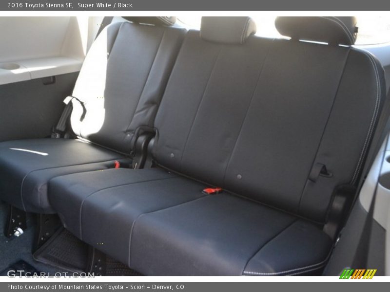Super White / Black 2016 Toyota Sienna SE