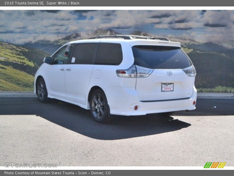 Super White / Black 2016 Toyota Sienna SE