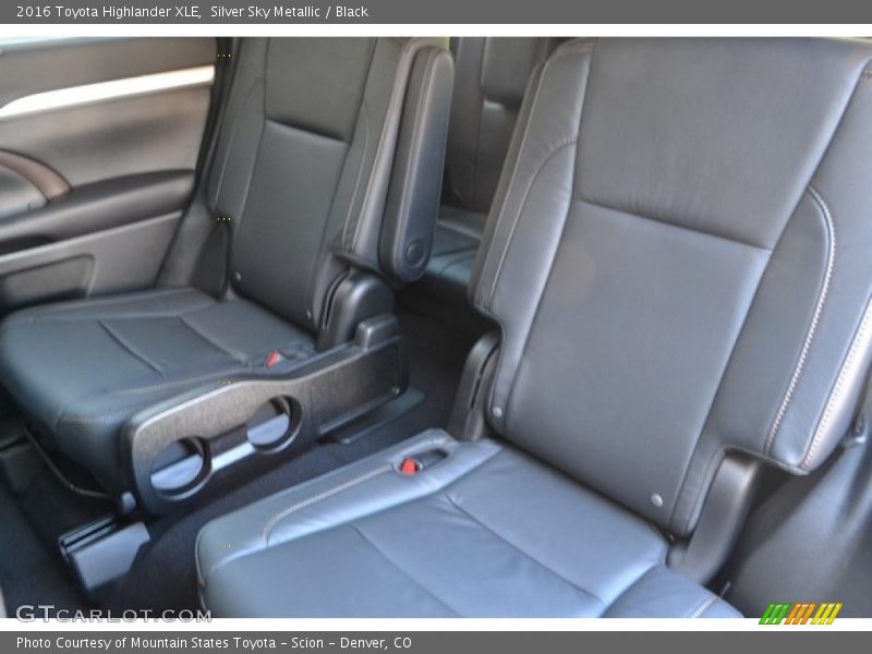Silver Sky Metallic / Black 2016 Toyota Highlander XLE