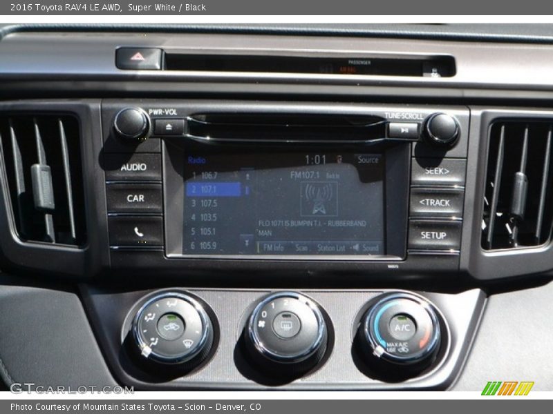 Super White / Black 2016 Toyota RAV4 LE AWD