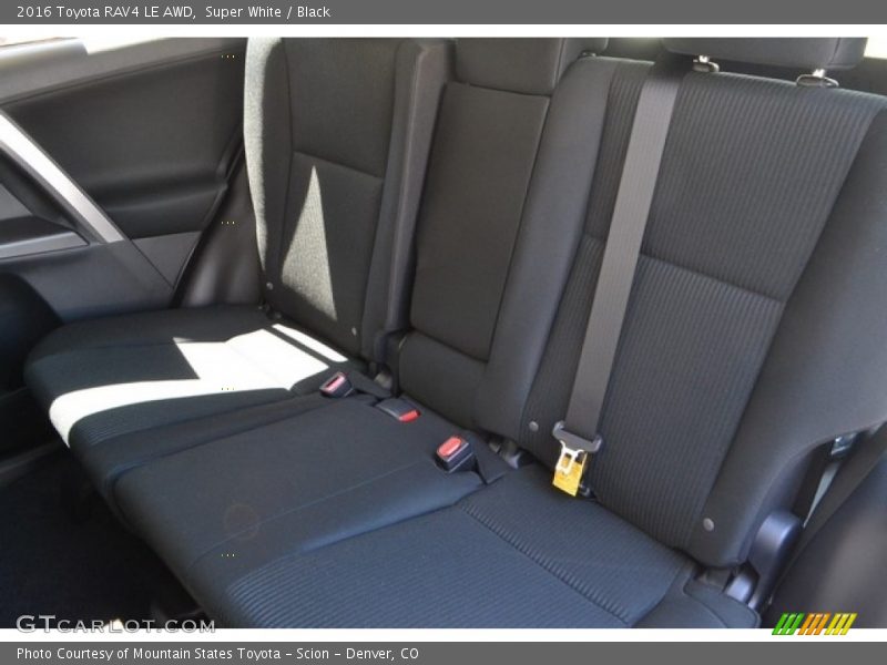 Super White / Black 2016 Toyota RAV4 LE AWD