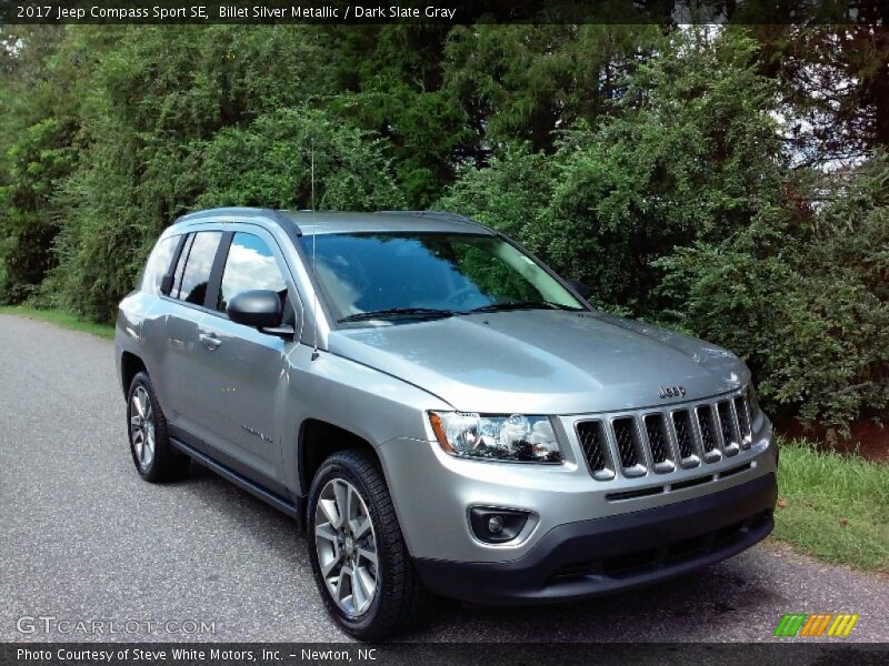Front 3/4 View of 2017 Compass Sport SE
