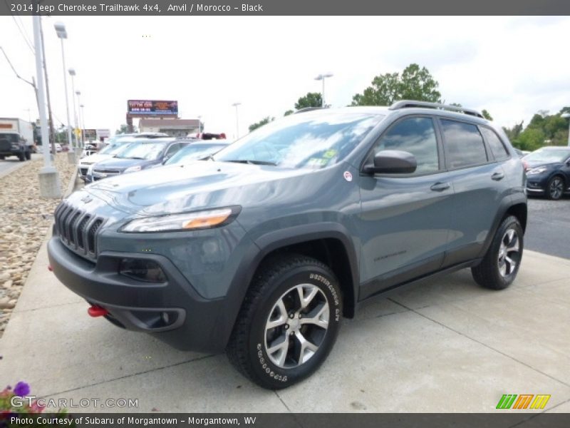 Front 3/4 View of 2014 Cherokee Trailhawk 4x4