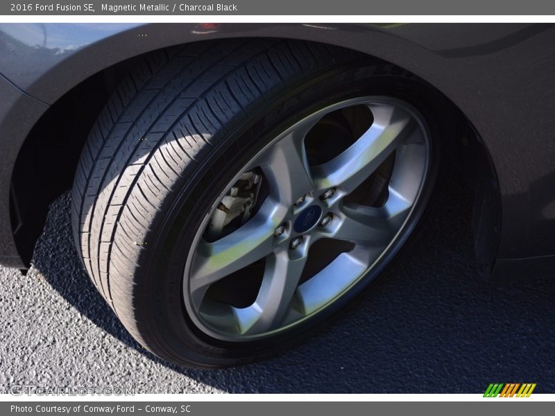 Magnetic Metallic / Charcoal Black 2016 Ford Fusion SE