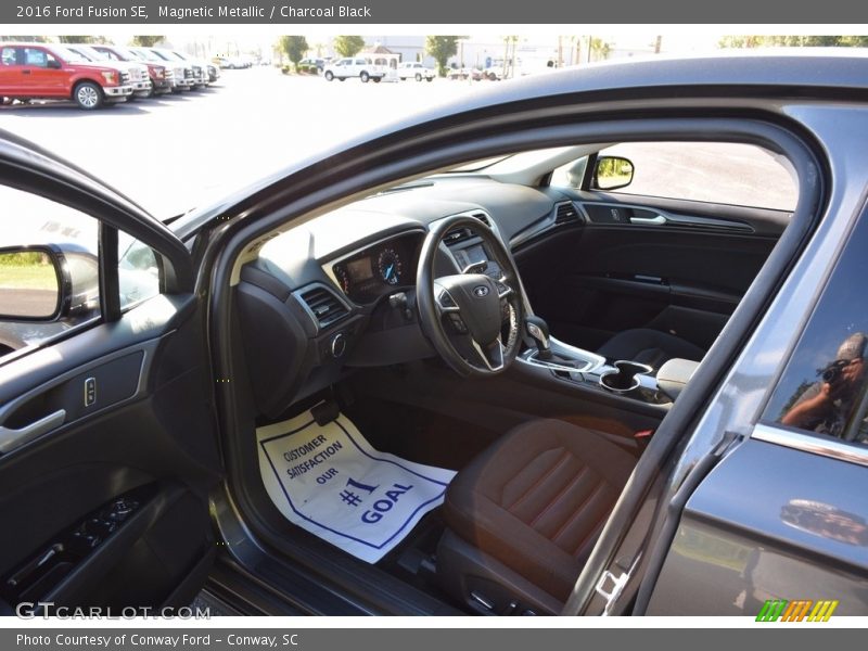 Magnetic Metallic / Charcoal Black 2016 Ford Fusion SE