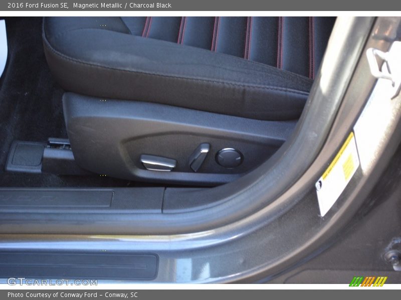 Magnetic Metallic / Charcoal Black 2016 Ford Fusion SE