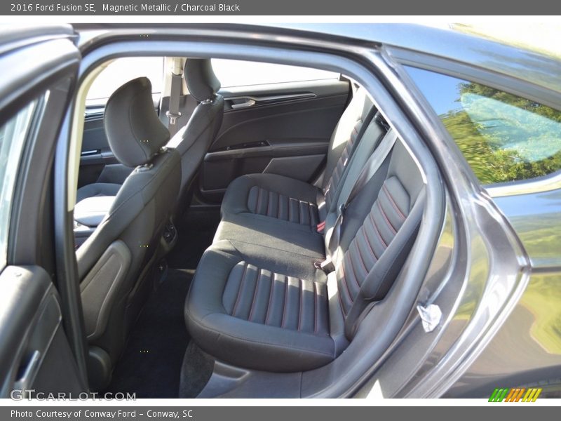 Magnetic Metallic / Charcoal Black 2016 Ford Fusion SE