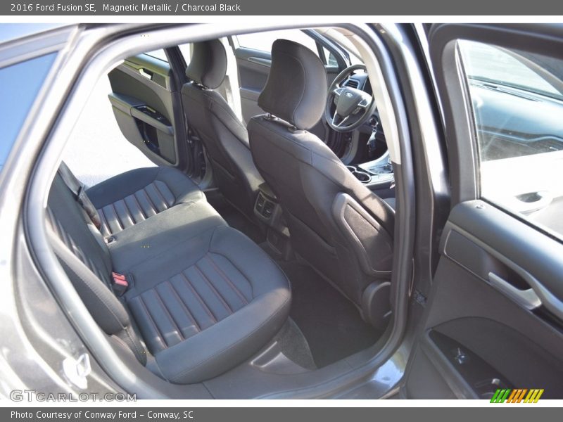 Magnetic Metallic / Charcoal Black 2016 Ford Fusion SE