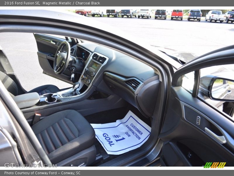 Magnetic Metallic / Charcoal Black 2016 Ford Fusion SE