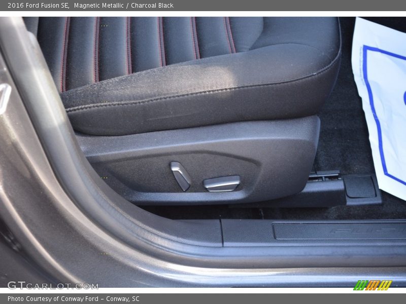 Magnetic Metallic / Charcoal Black 2016 Ford Fusion SE