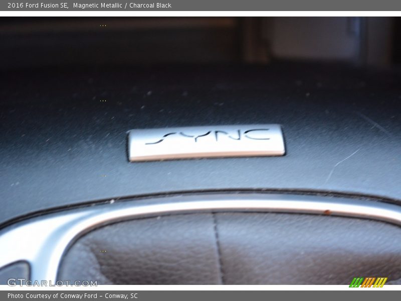 Magnetic Metallic / Charcoal Black 2016 Ford Fusion SE
