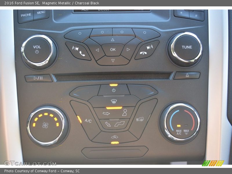 Magnetic Metallic / Charcoal Black 2016 Ford Fusion SE