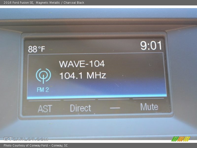 Magnetic Metallic / Charcoal Black 2016 Ford Fusion SE